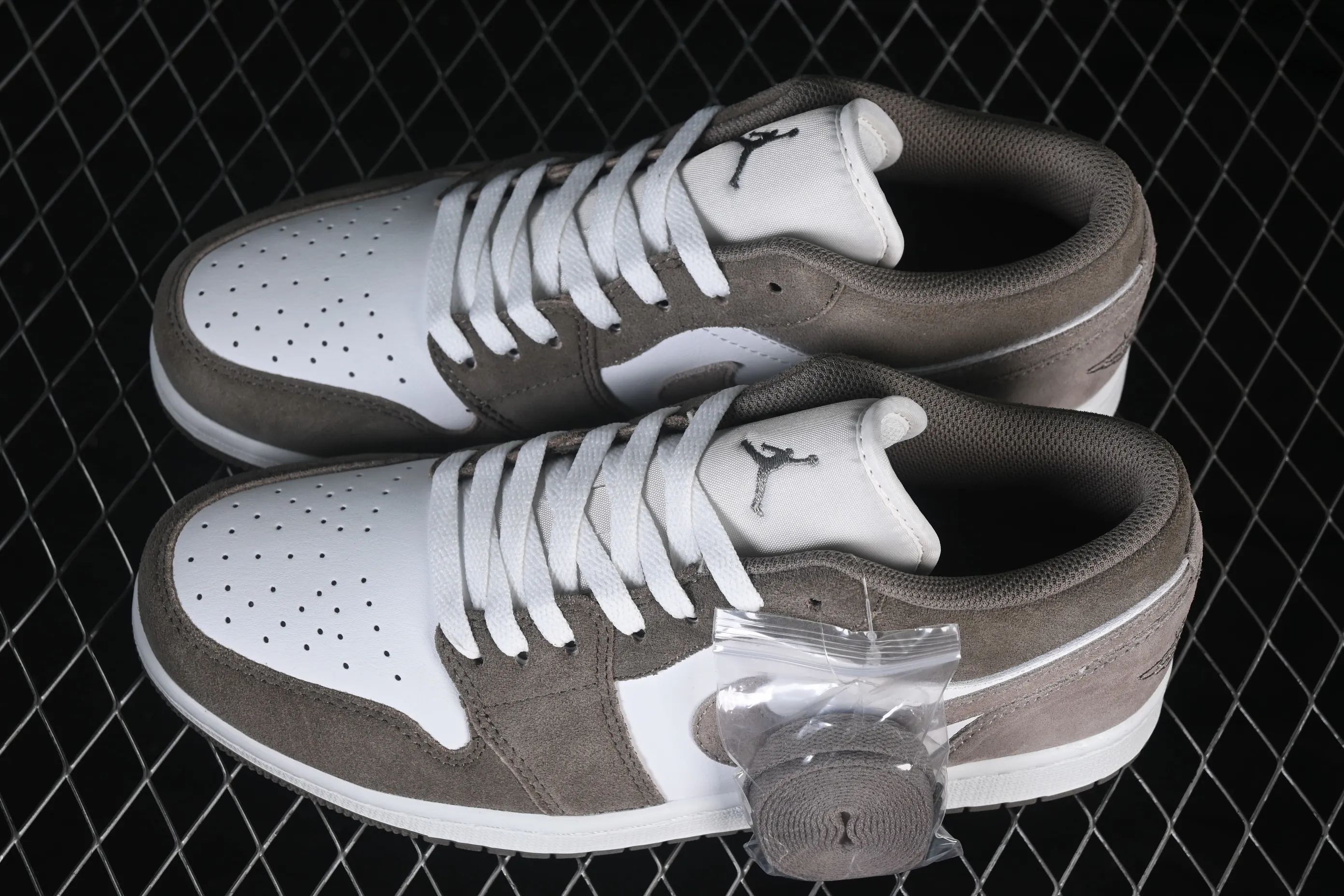 All categories Air Jordan Jordan series basketball shoes Air Jordan 1 Low Air Jordan 1 Low AJ1 Joe 1 white gray low-top retro cultural basketball shoes 553558-046